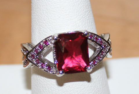 Gorgeous Silvertone ring with Bright Pink Faux Crystals Size 9